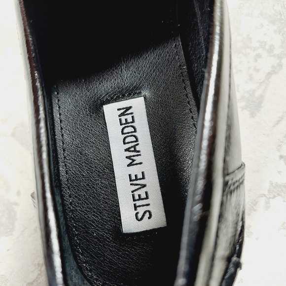 New Steve Madden Karmine Gleaming Black Leather Goldtone Hardware Loafer F303 - Picture 8 of 10